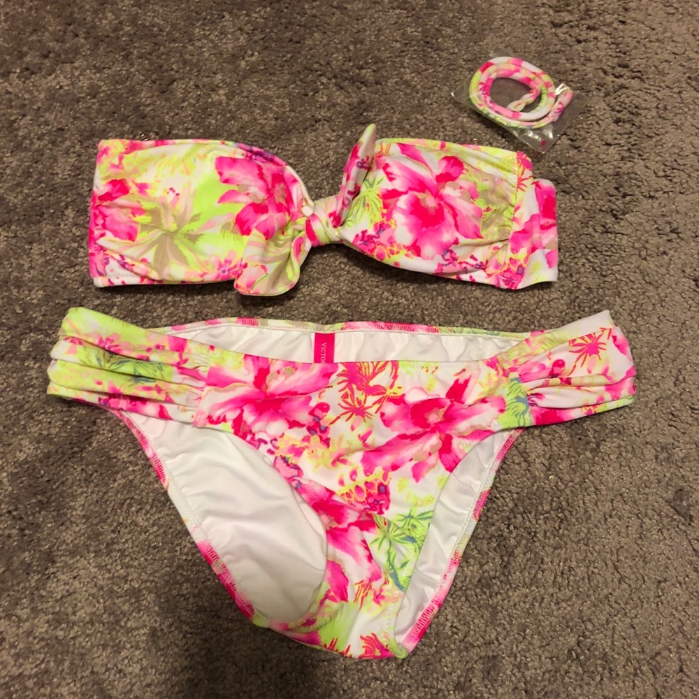 Victoria’s Secret bikini set